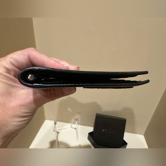 Gucci Bee Bifold Leather Wallet W/built in MoneyClip and Box - Picture 5 of 13